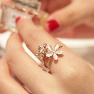 Elegant Flower Ring